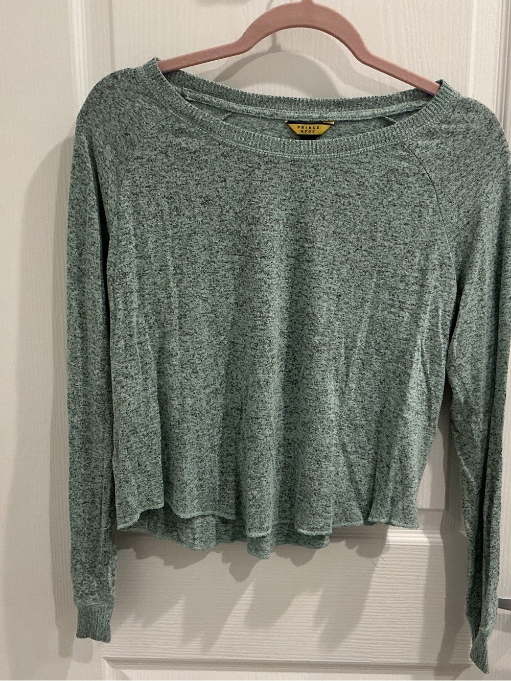 Prince & Fox Heathered gray Long-Sleeve Top
